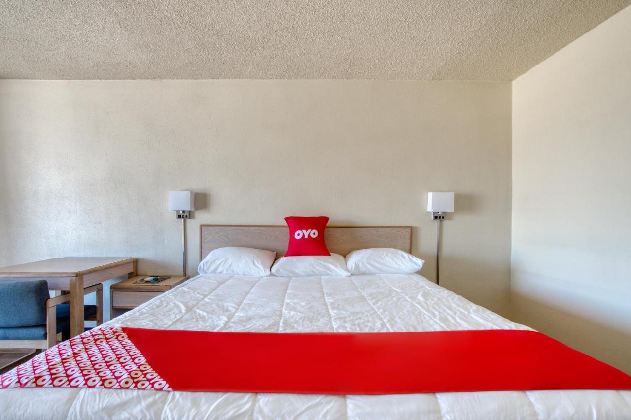 OYO Hotel Waco University Area/ I-35