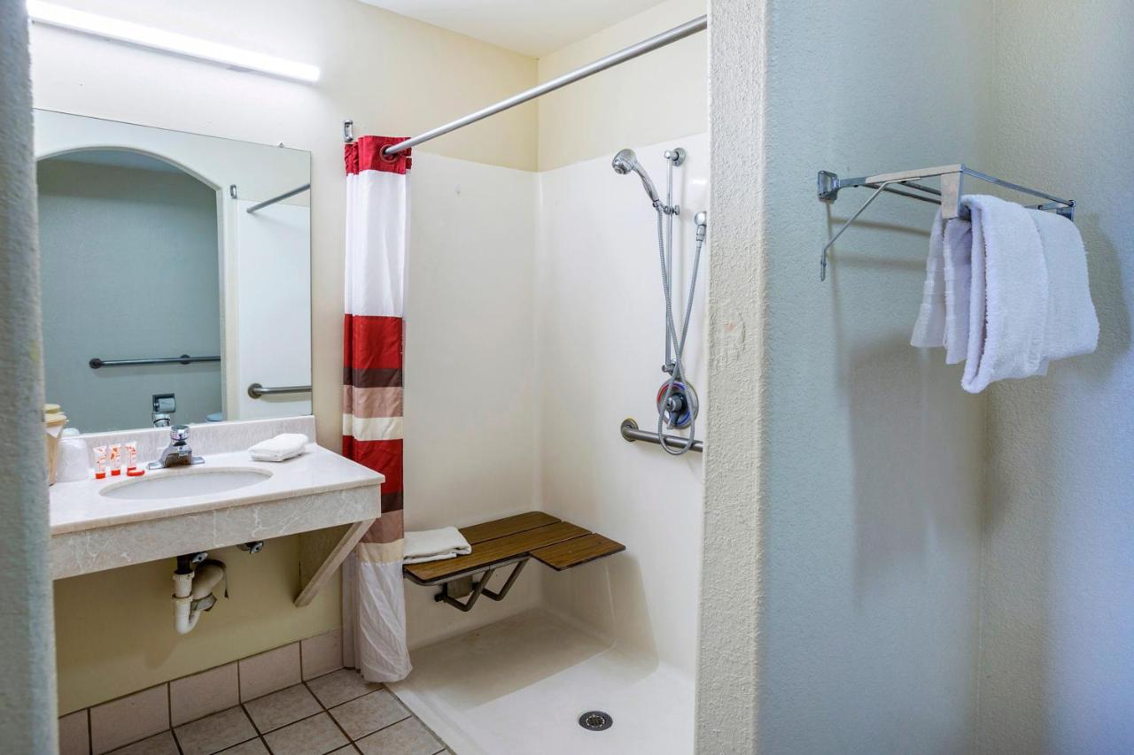 | OYO Hotel Port Allen LA