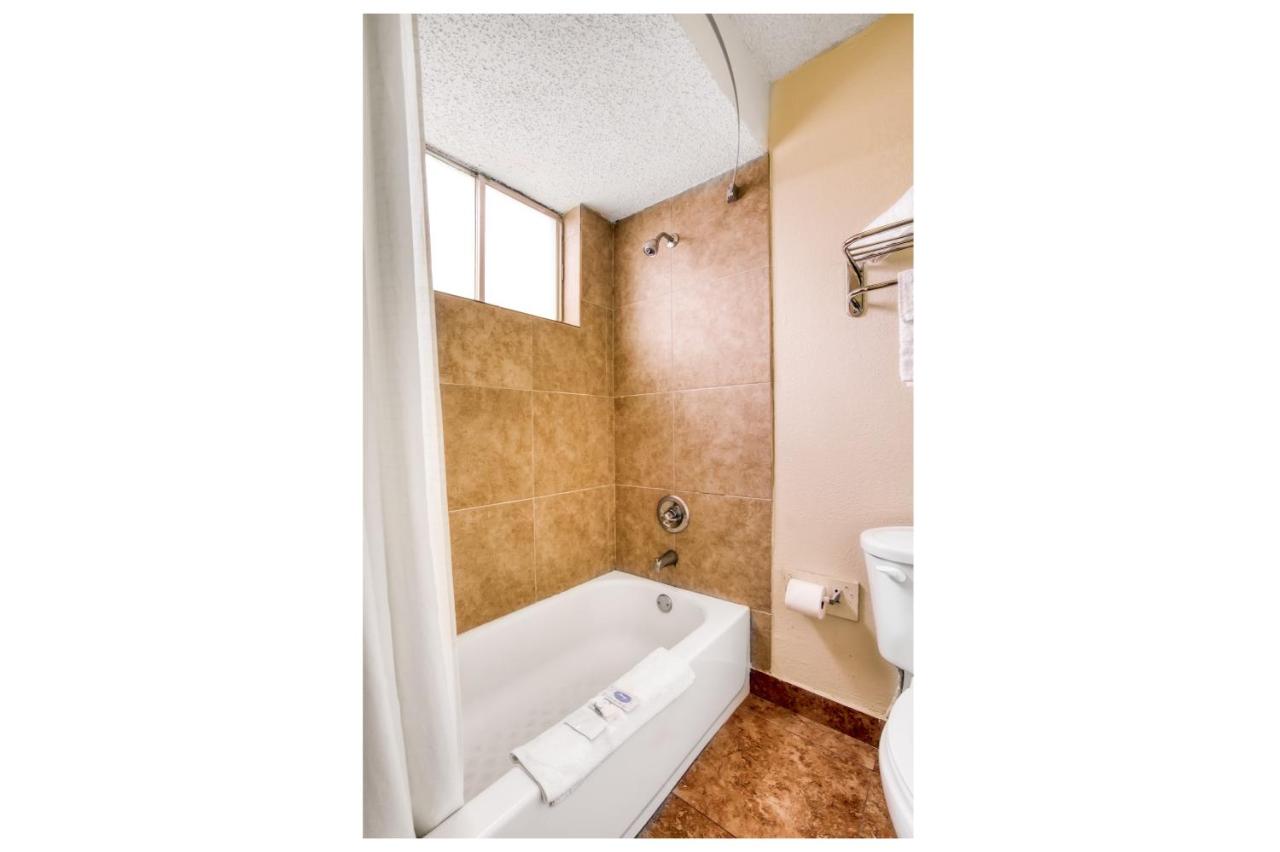 | OYO Hotel Alexandria LA- Hwy 165