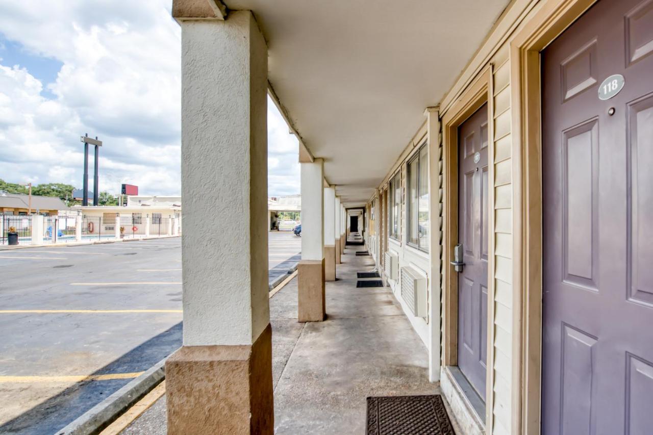 | OYO Hotel Alexandria LA- Hwy 165