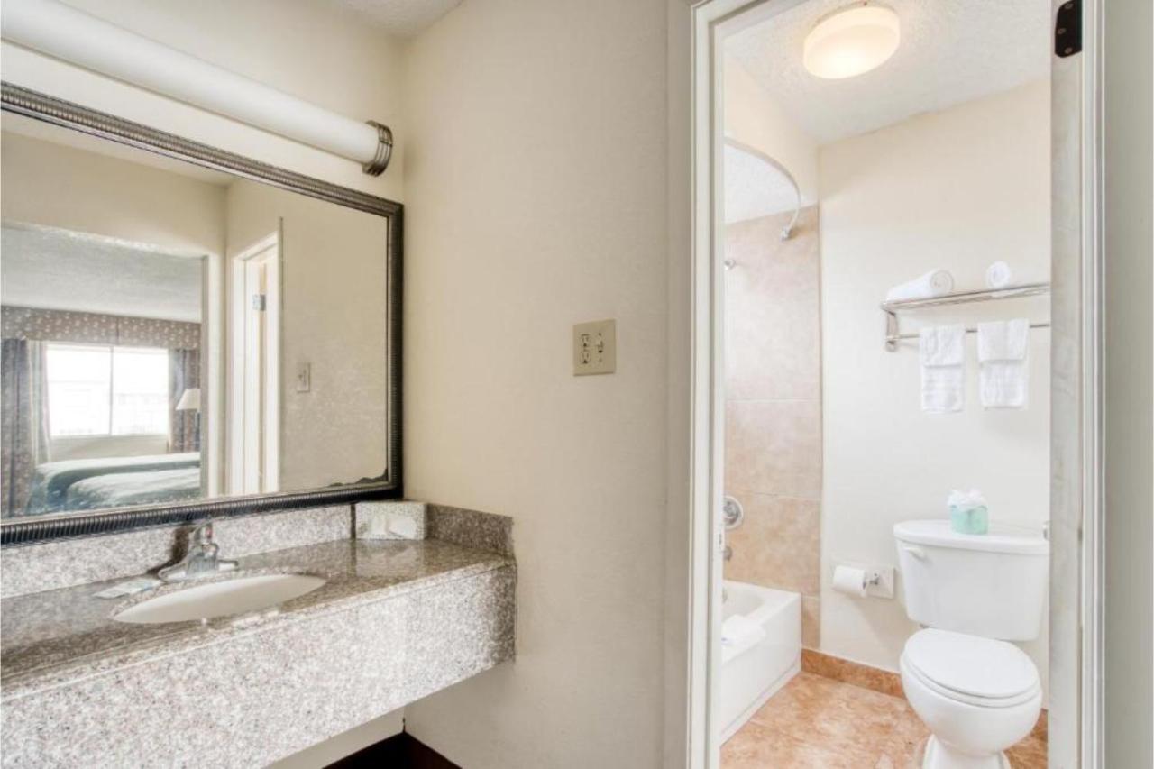 | OYO Hotel Alexandria LA- Hwy 165