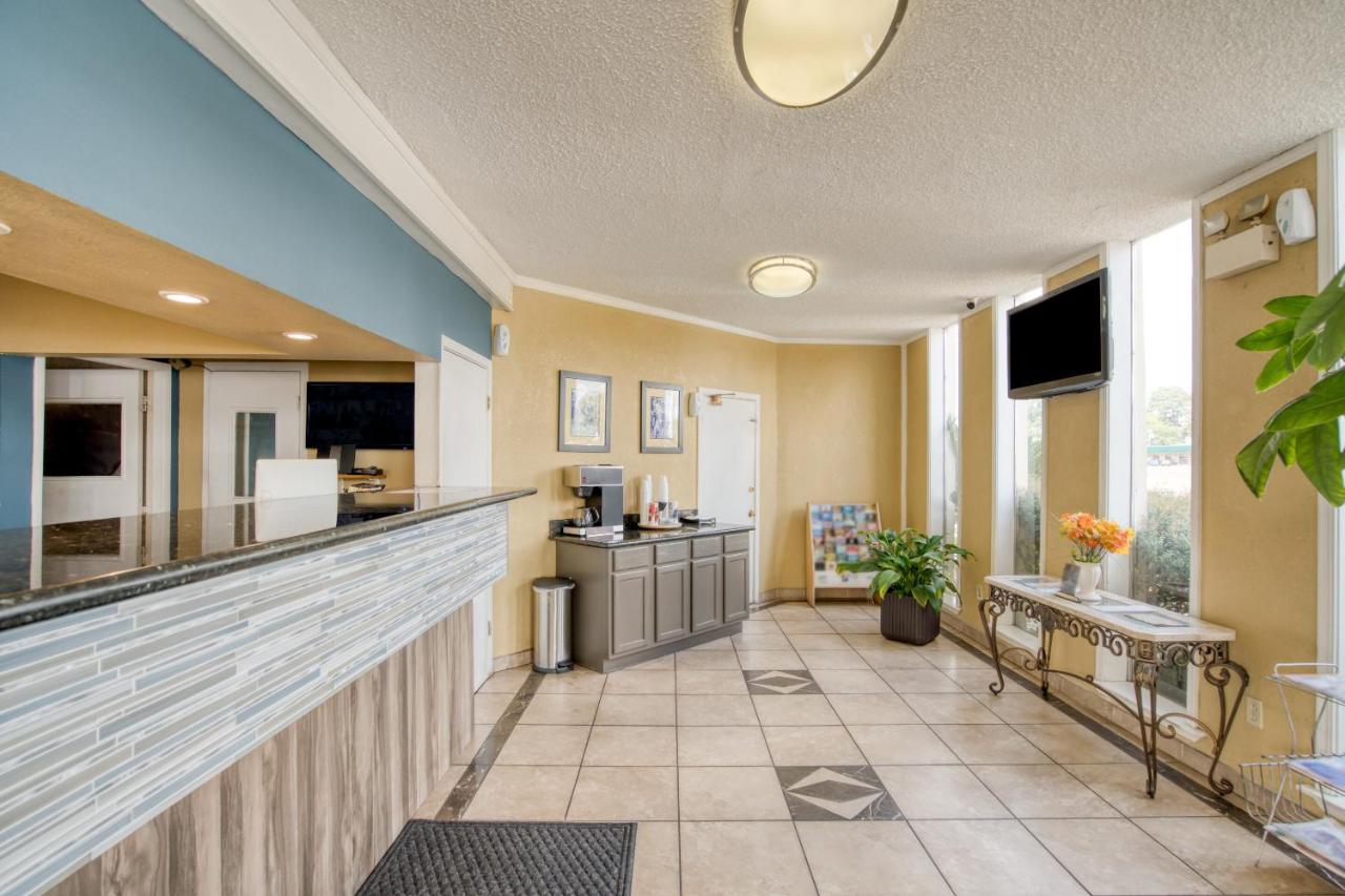| OYO Hotel Alexandria LA- Hwy 165