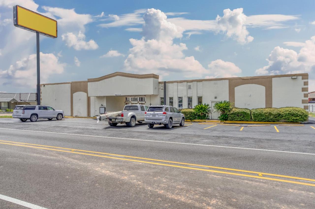 | OYO Hotel Alexandria LA- Hwy 165