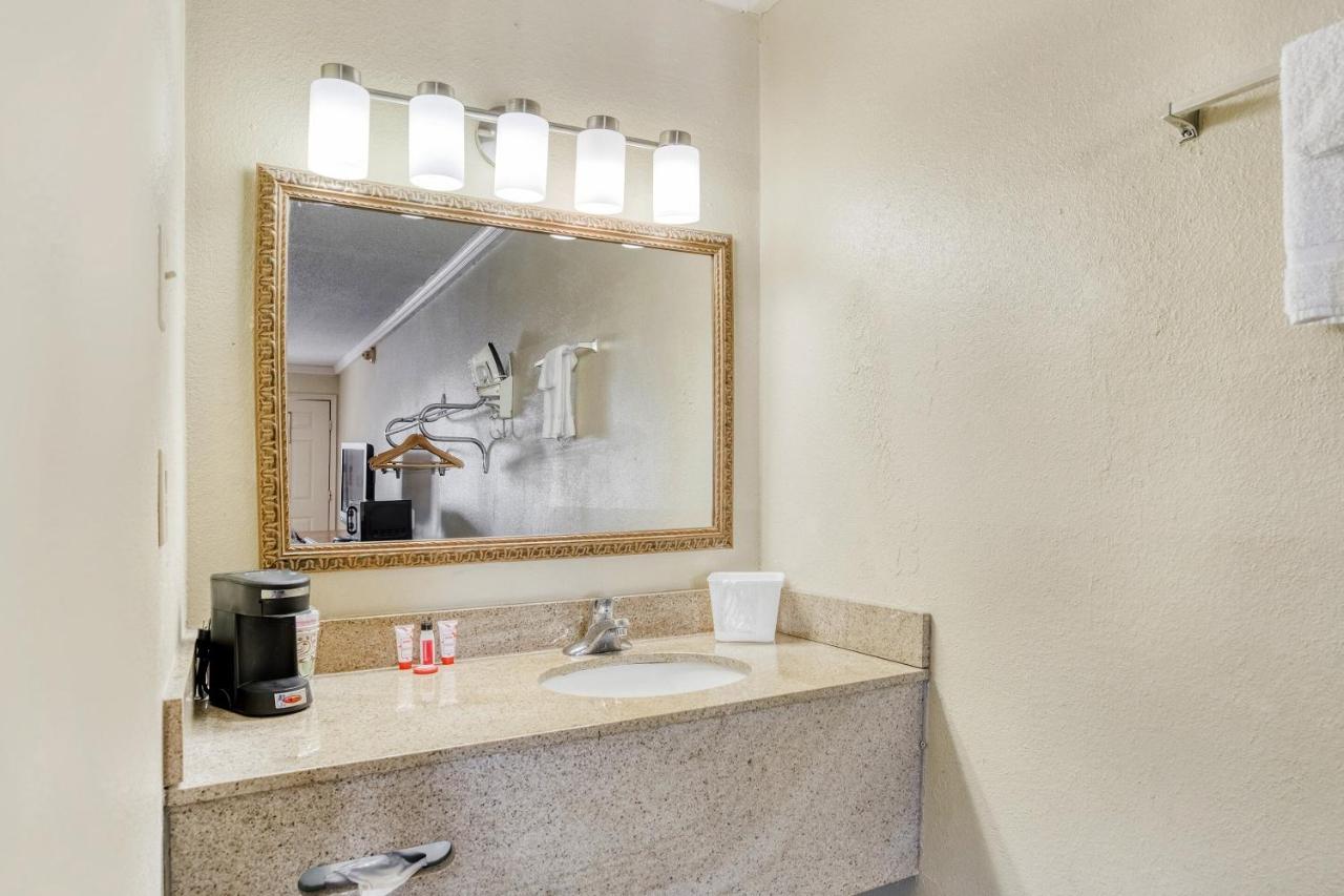 OYO Hotel Pineville LA Hwy 165
