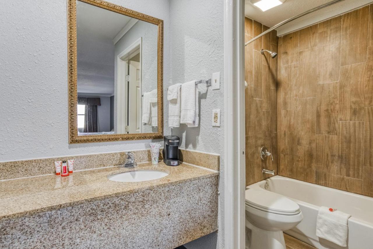 OYO Hotel Pineville LA Hwy 165
