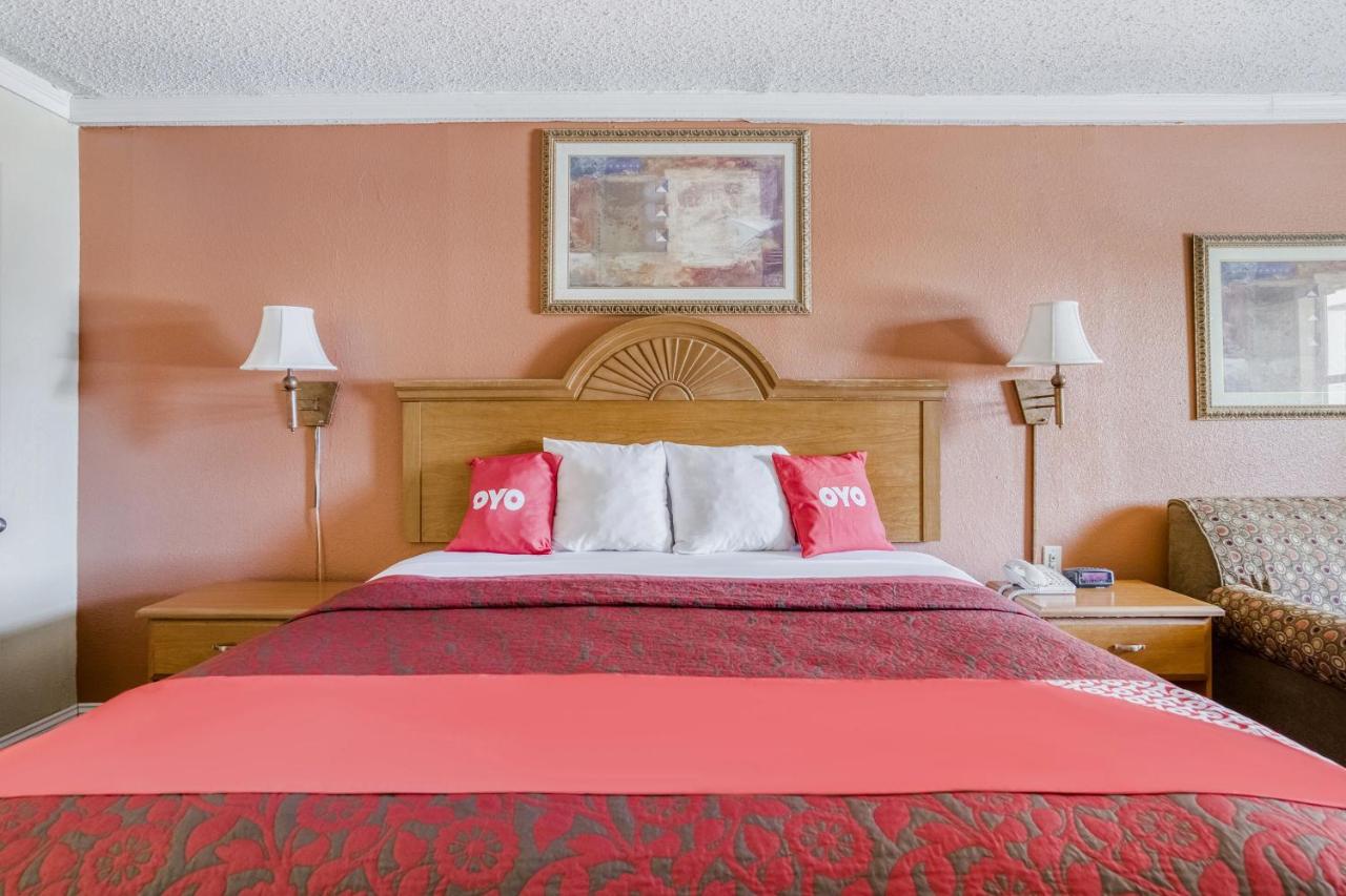 OYO Hotel Pineville LA Hwy 165