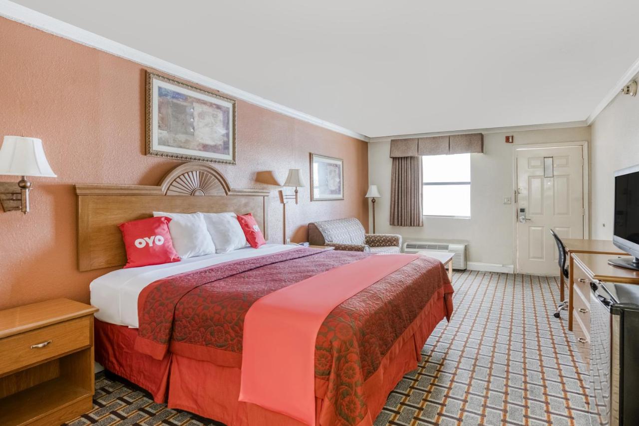 OYO Hotel Pineville LA Hwy 165