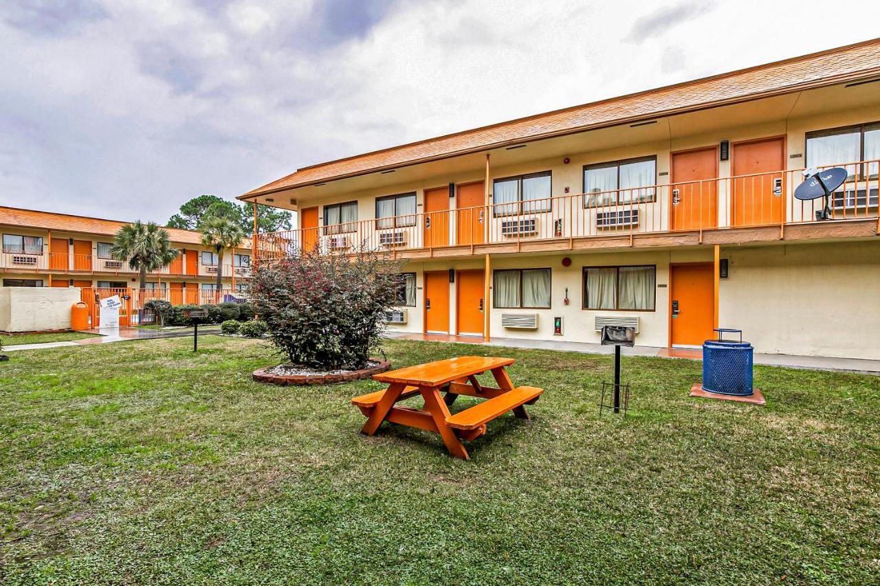  | OYO Hotel Lake Charles Hwy 10