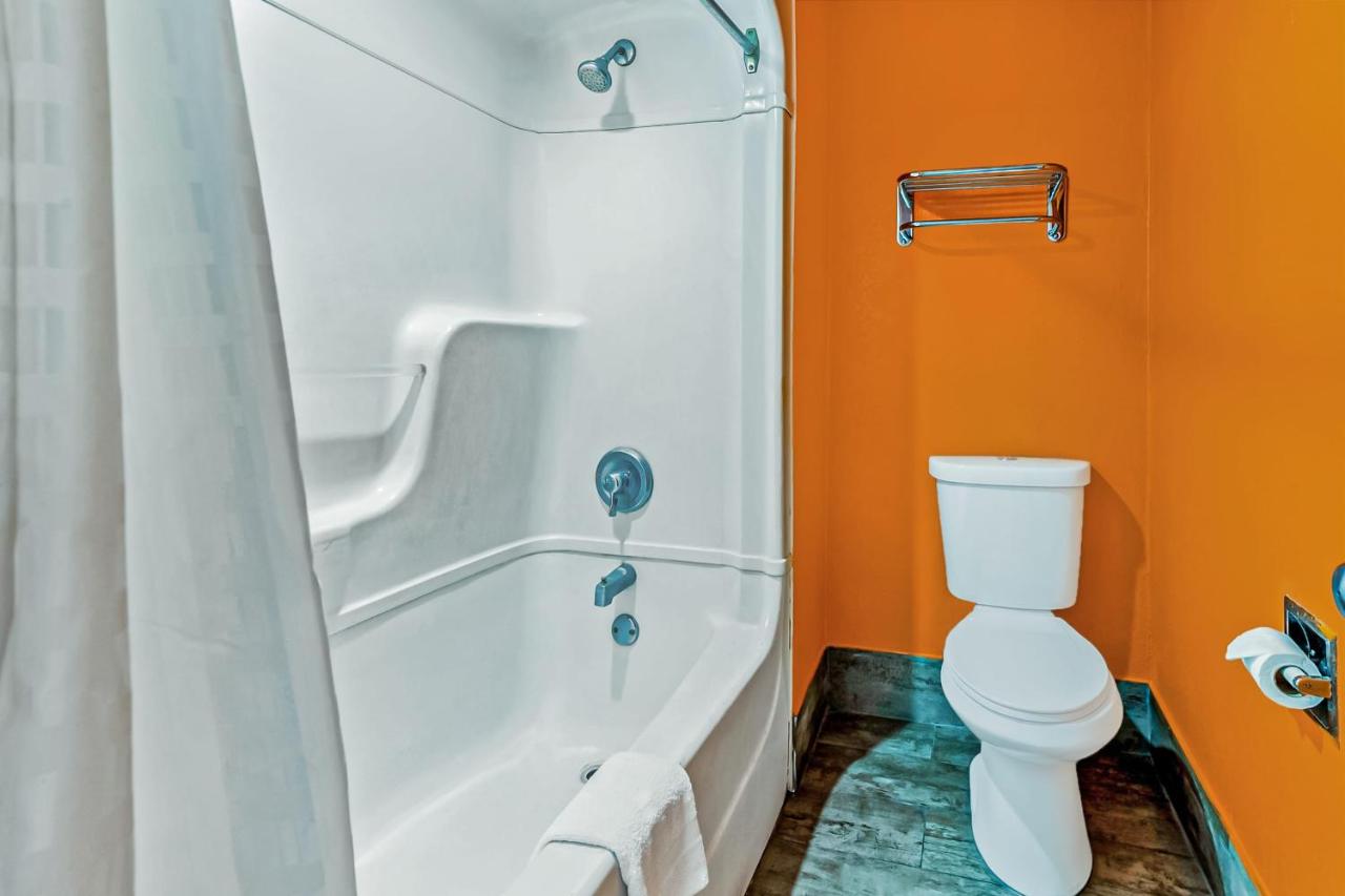  | OYO Hotel Lake Charles Hwy 10
