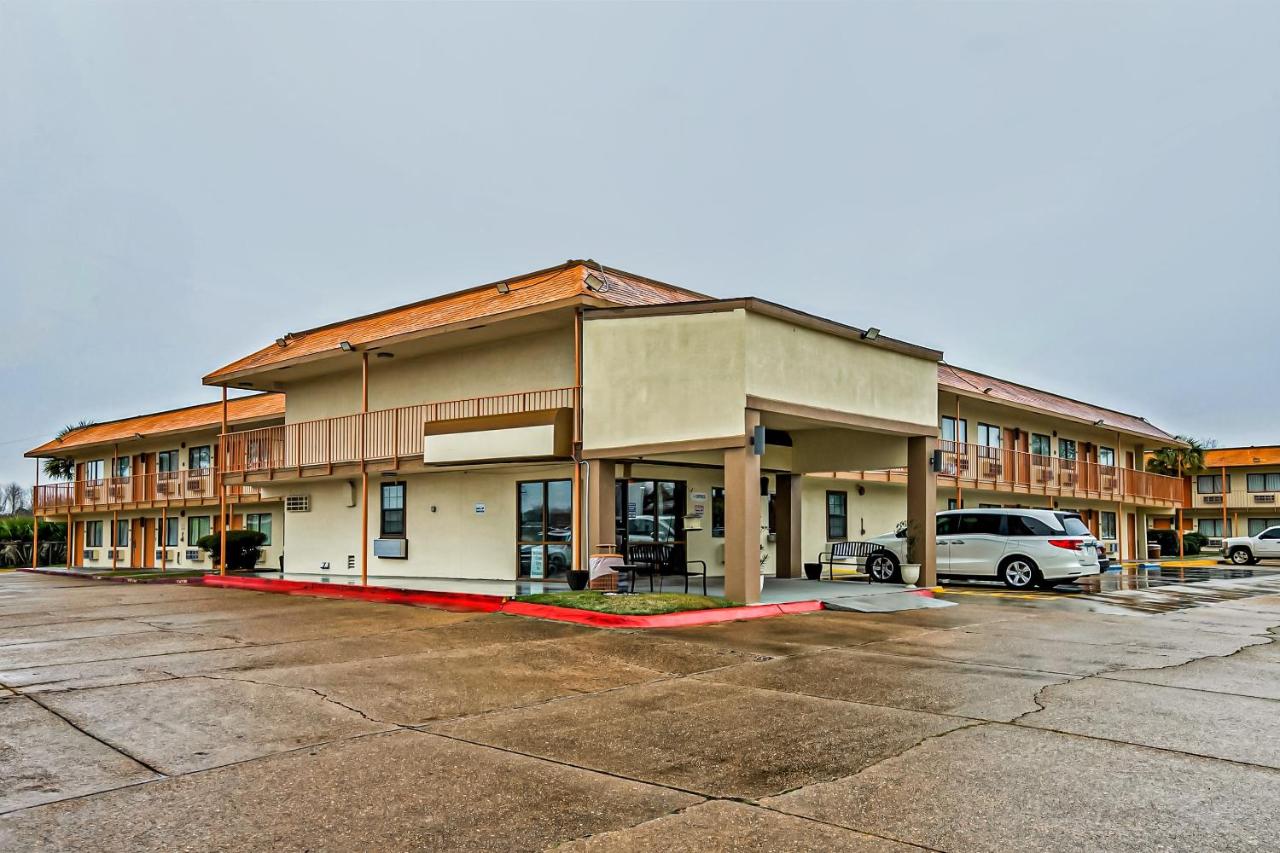  | OYO Hotel Lake Charles Hwy 10