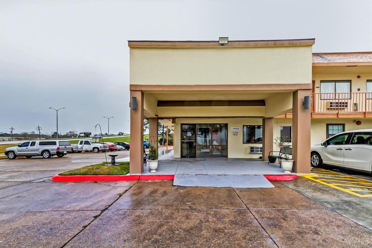  | OYO Hotel Lake Charles Hwy 10