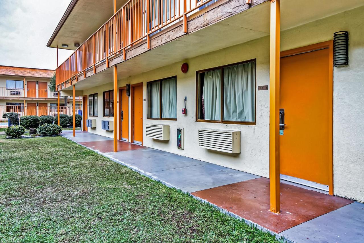  | OYO Hotel Lake Charles Hwy 10