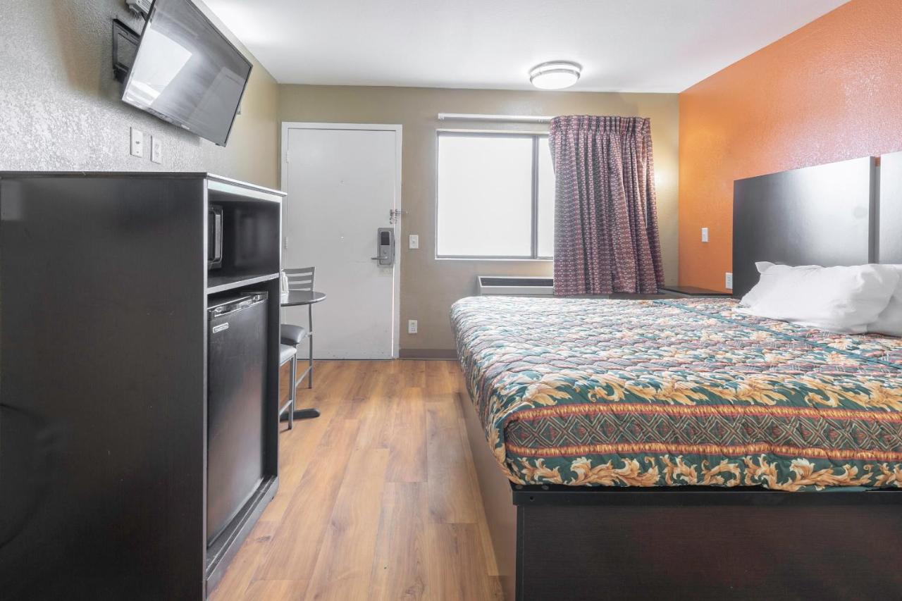  | OYO Hotel Lake Charles Hwy 10