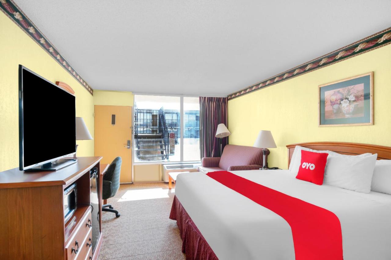 Double Room Smoking at OYO Hotel Oklahoma City South I-35 and SE 29th