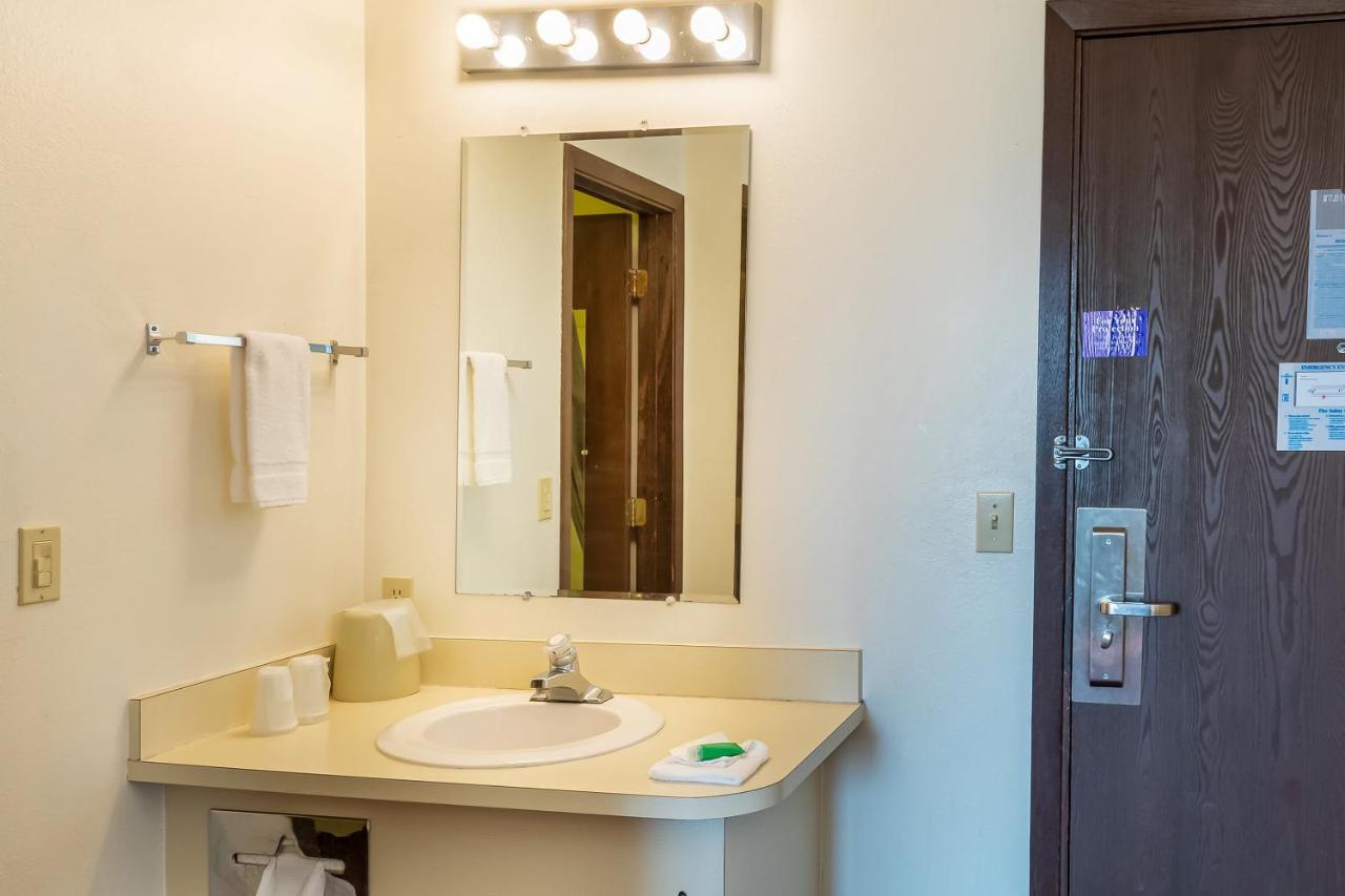 | OYO Hotel Shelby MT Hwy 2 & I-15