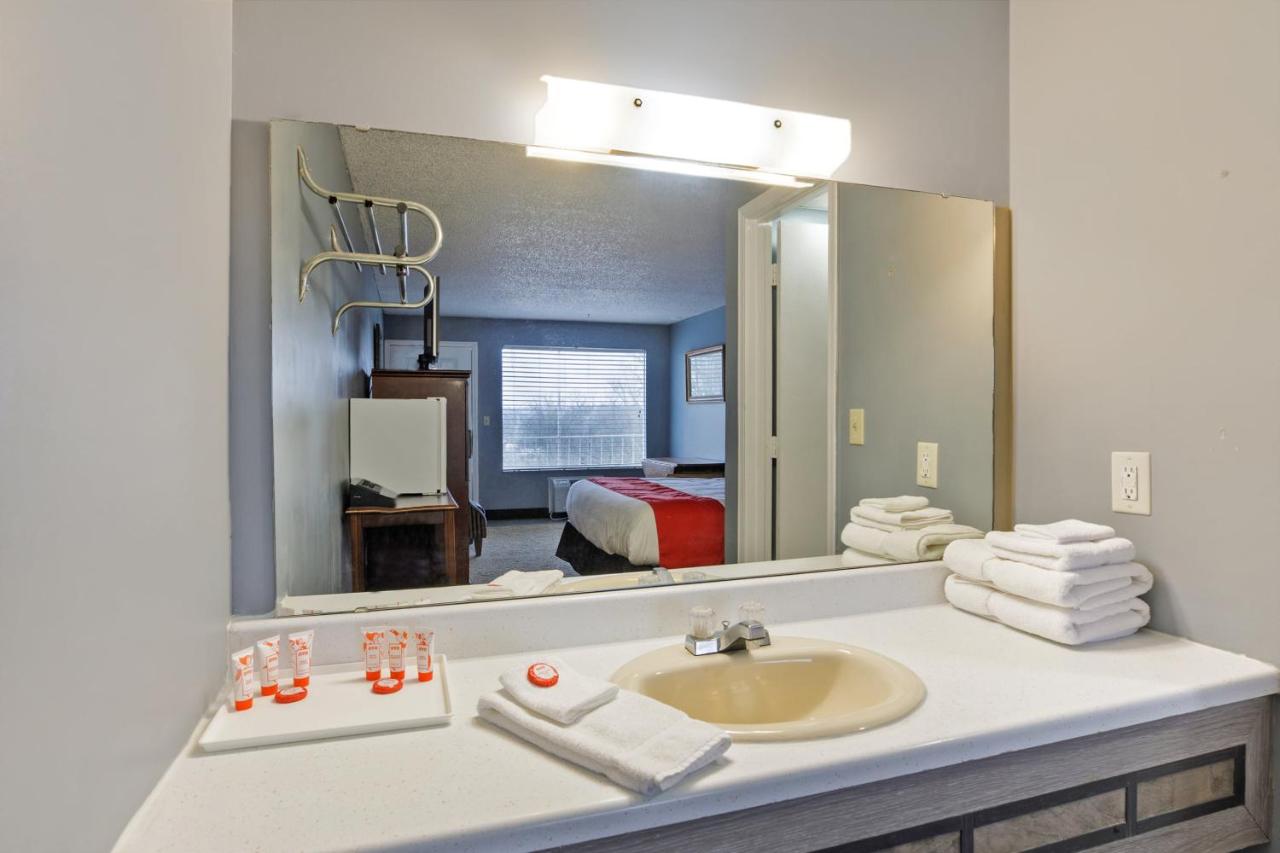 | OYO Hotel Branson MO-165