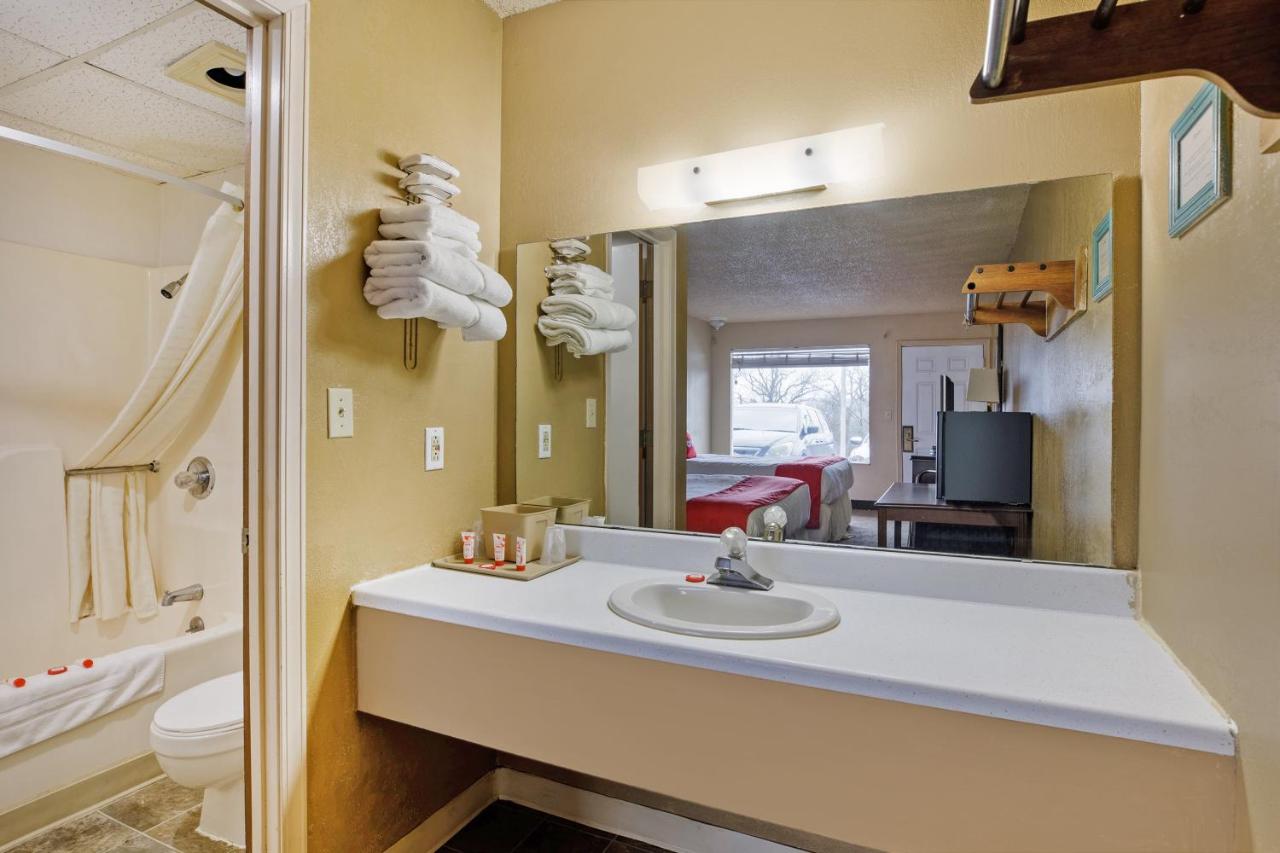 | OYO Hotel Branson MO-165