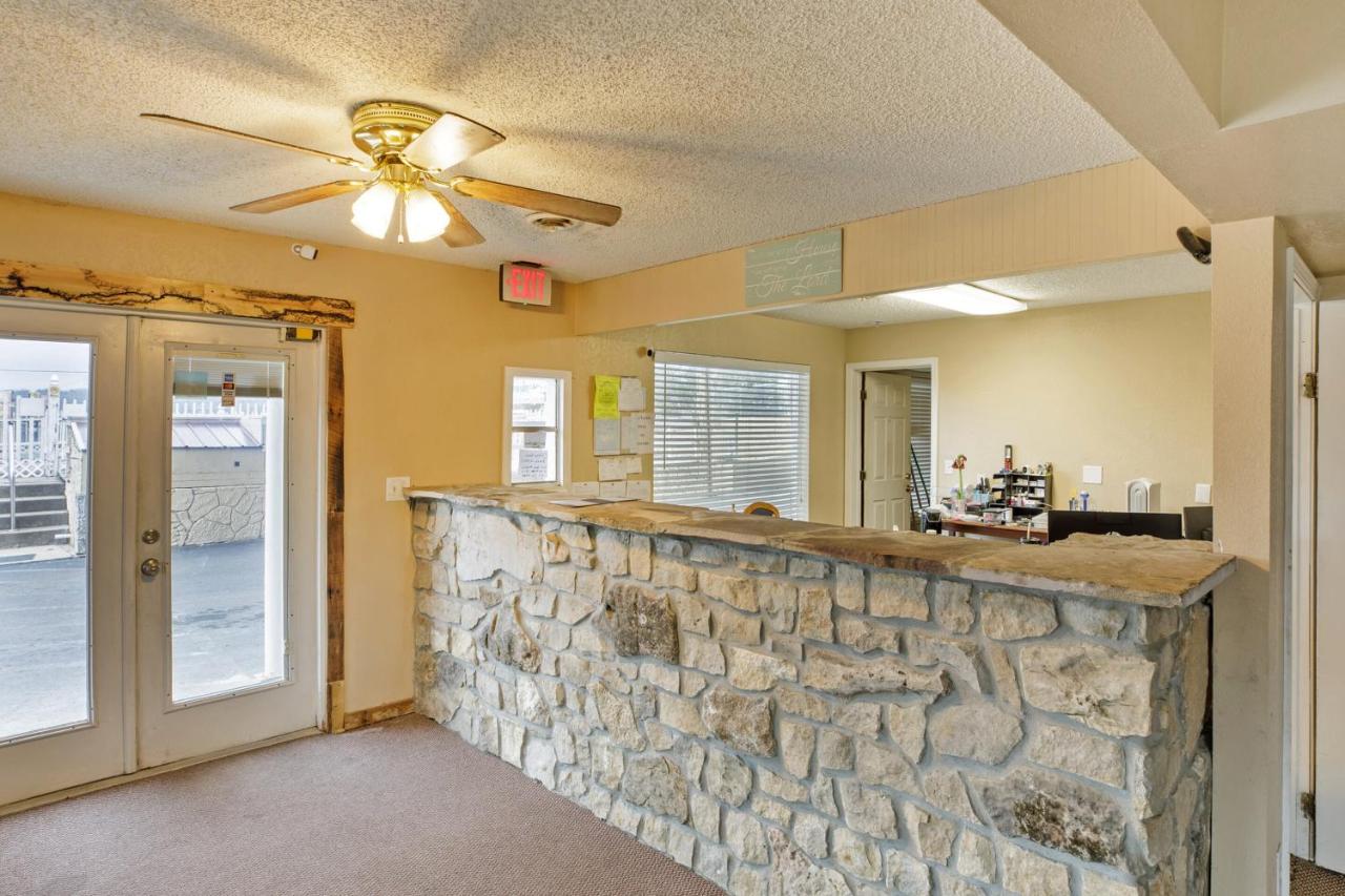 | OYO Hotel Branson MO-165
