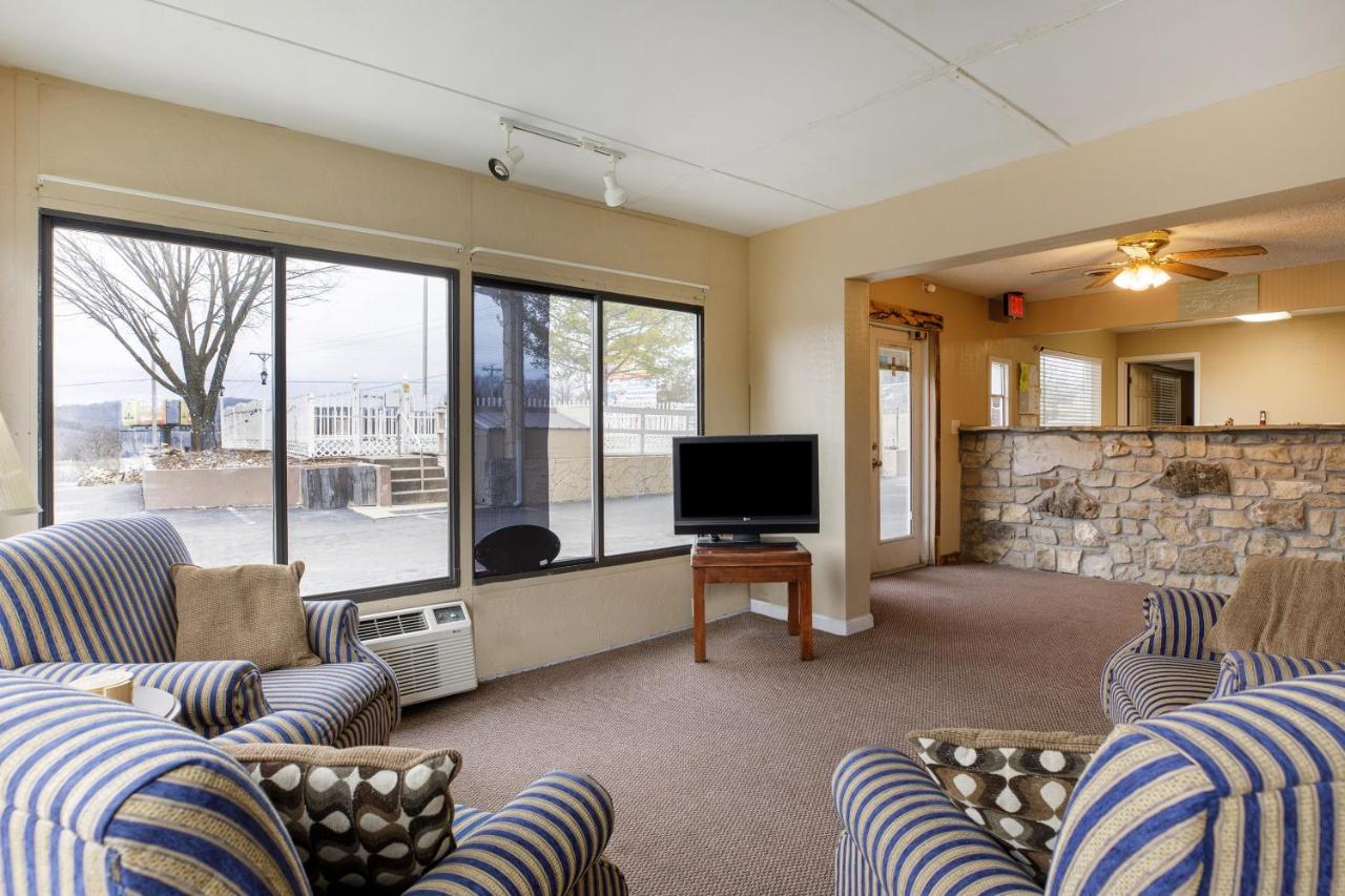 | OYO Hotel Branson MO-165