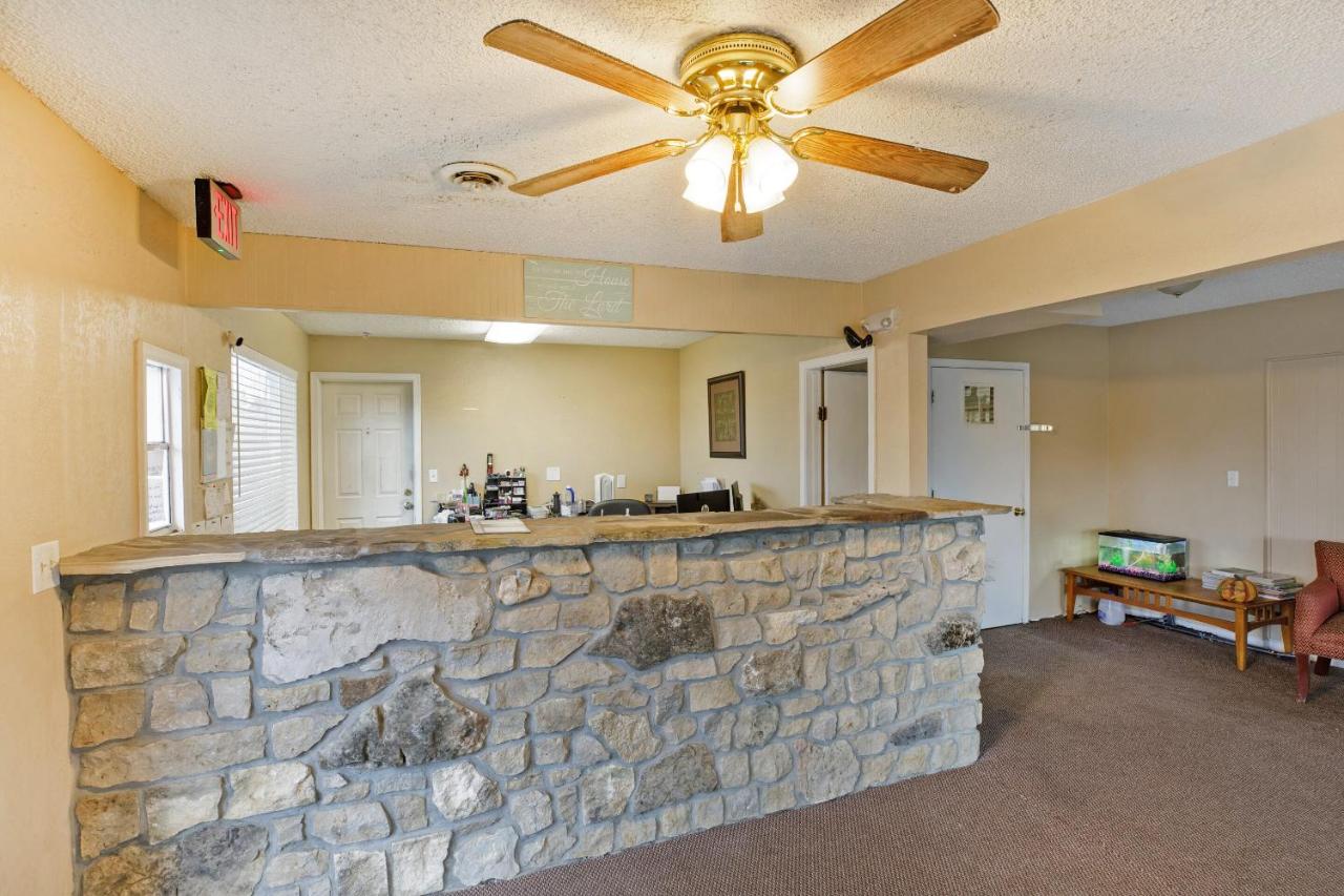 | OYO Hotel Branson MO-165