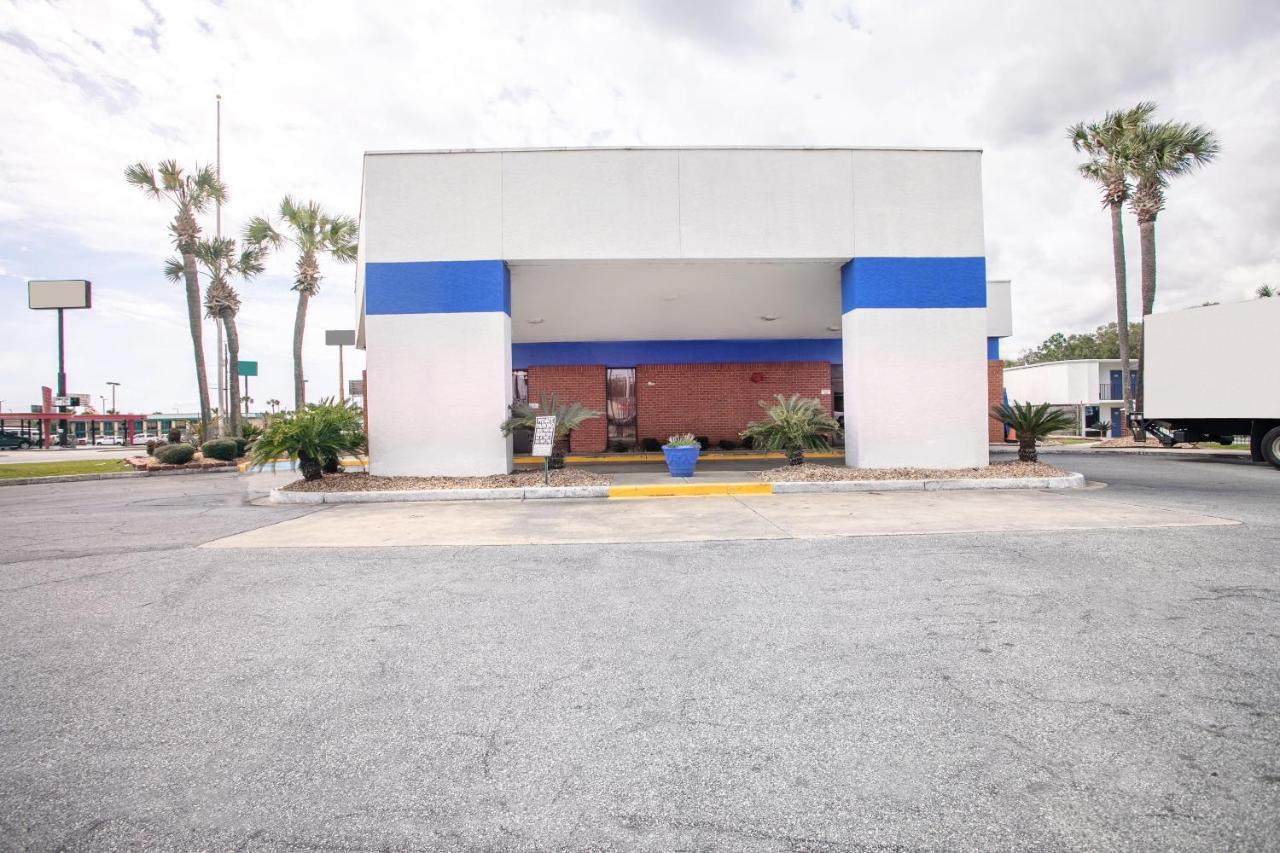 | OYO Hotel Lake Park/Valdosta I-75