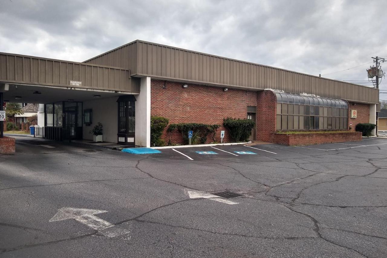 | OYO Hotel Sumter SC Downtown