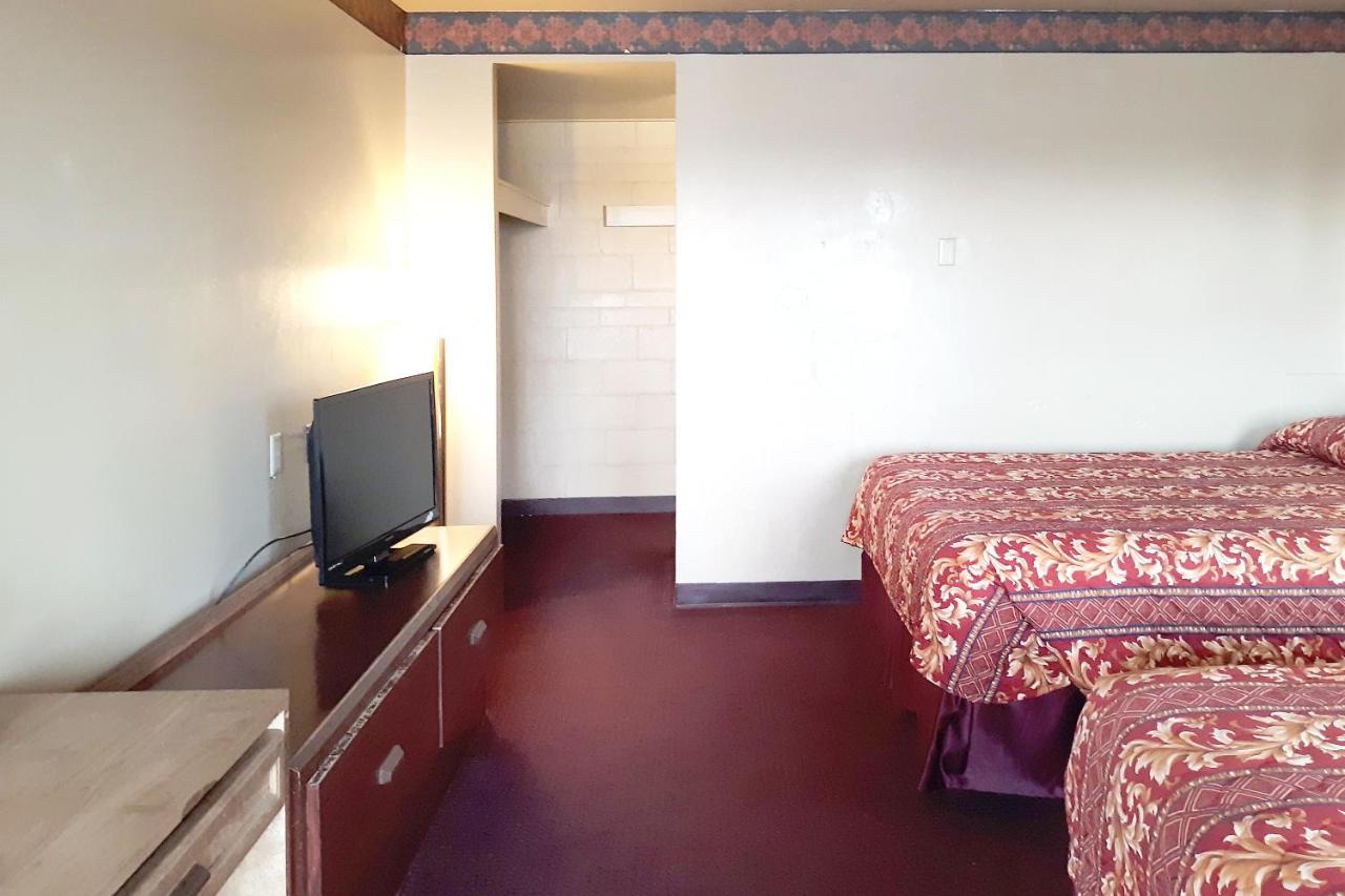 OYO Hotel Kings at Clovis