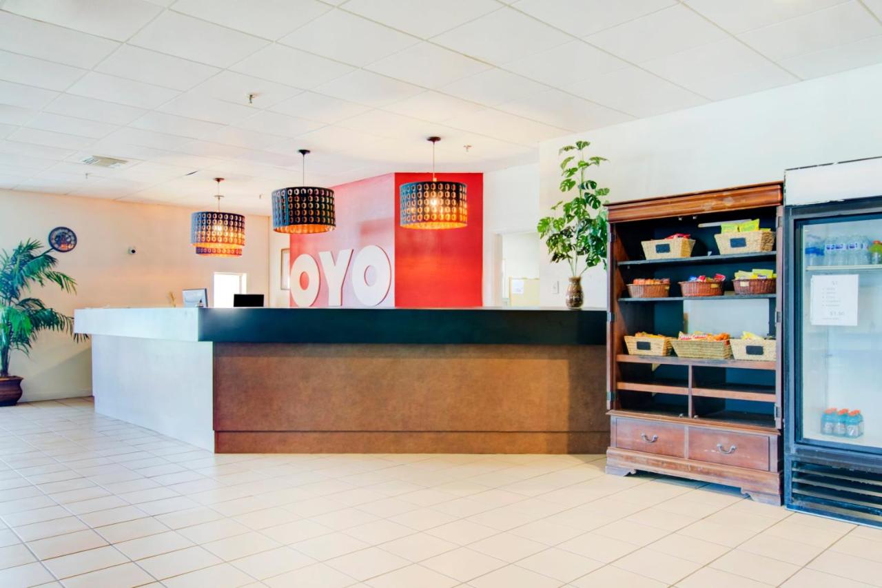 | OYO Hotel Dundee By Crystal Lake