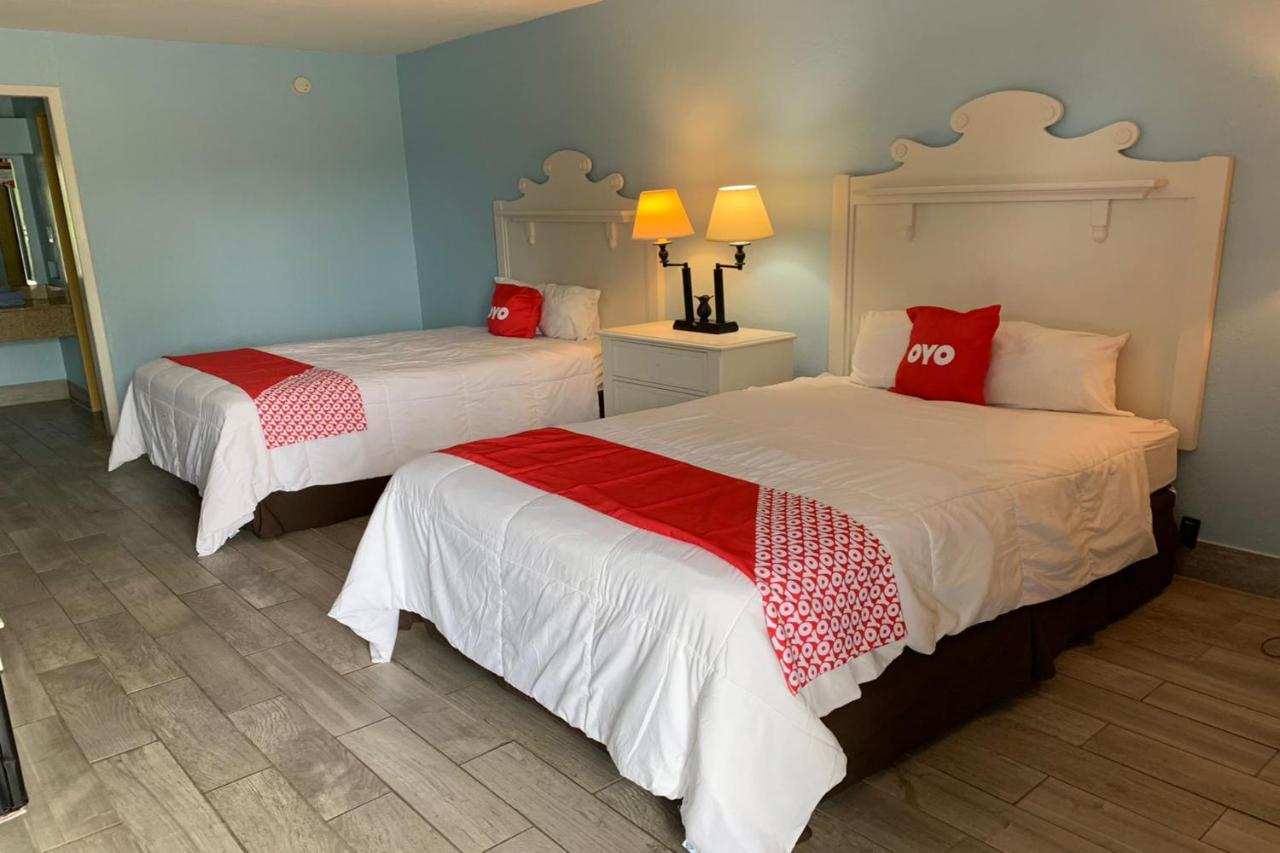 | OYO Hotel Dundee By Crystal Lake