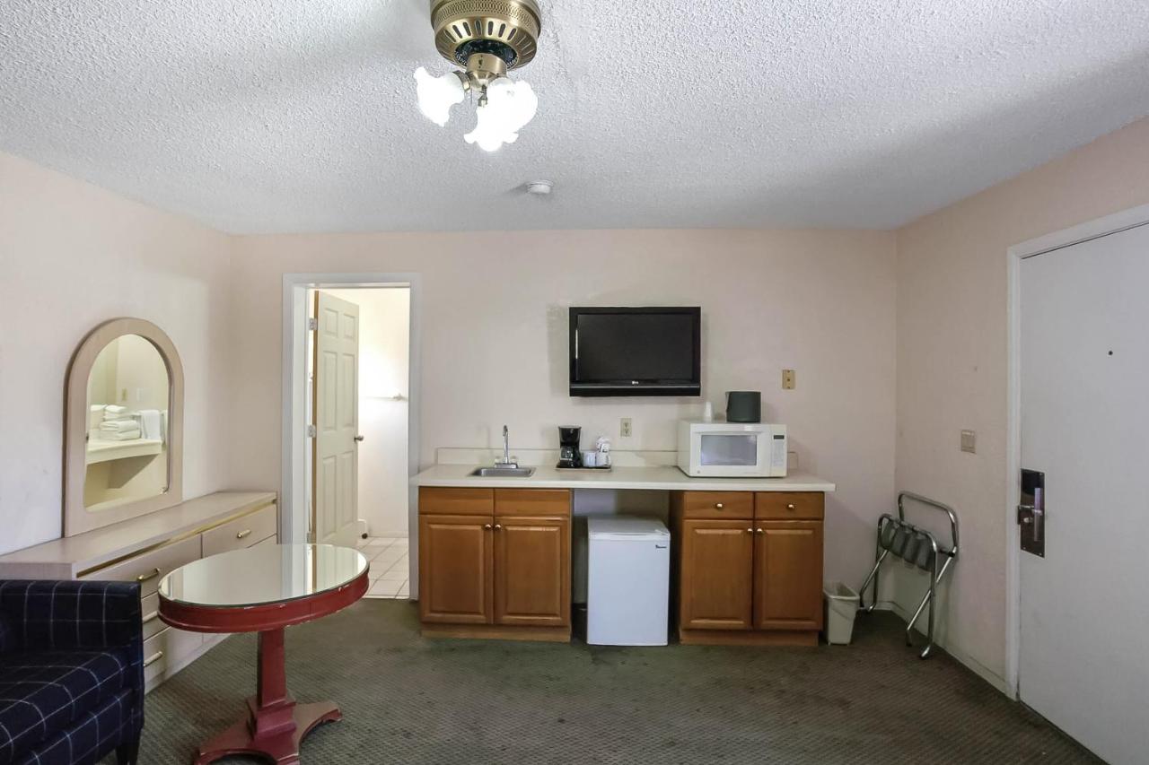  | OYO Hotel Yuma AZ - I-8 US-95