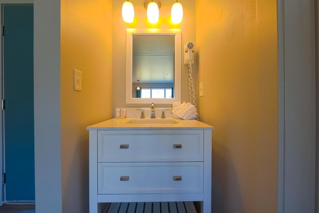 Queen Room with Two Queen Beds at Waves Hotel NYE Beach - Newport OR