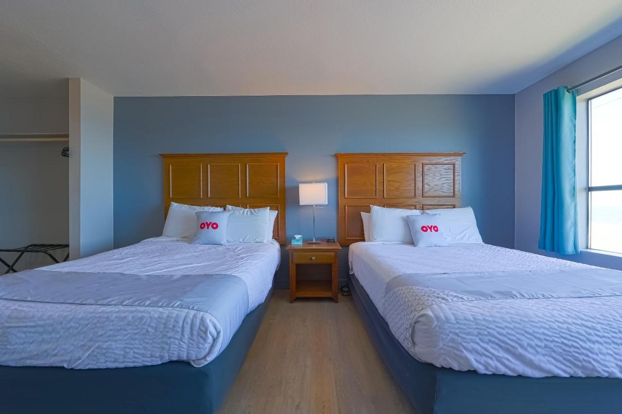 2 Queen Bed with Ocean view at Waves Hotel NYE Beach - Newport OR