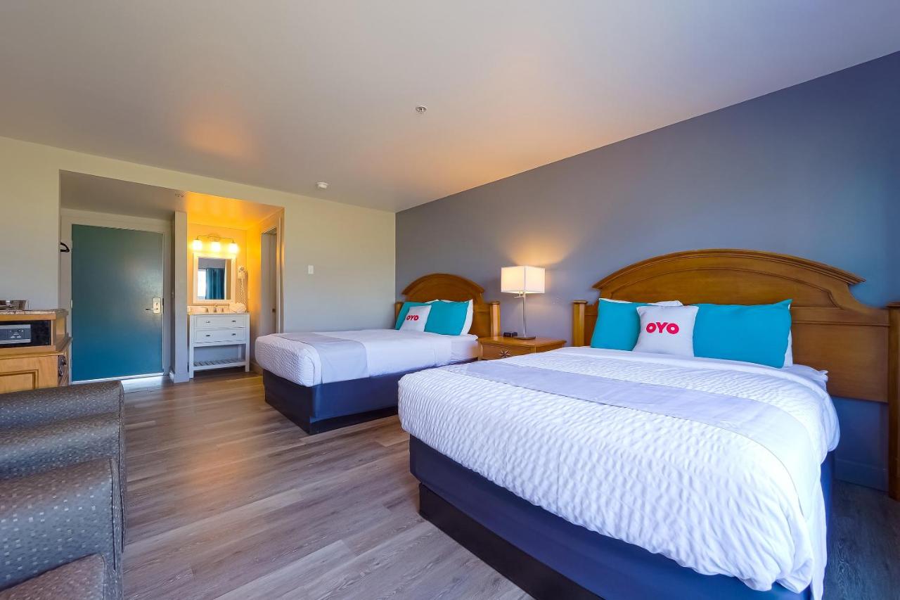 Queen Room with Two Queen Beds at Waves Hotel NYE Beach - Newport OR