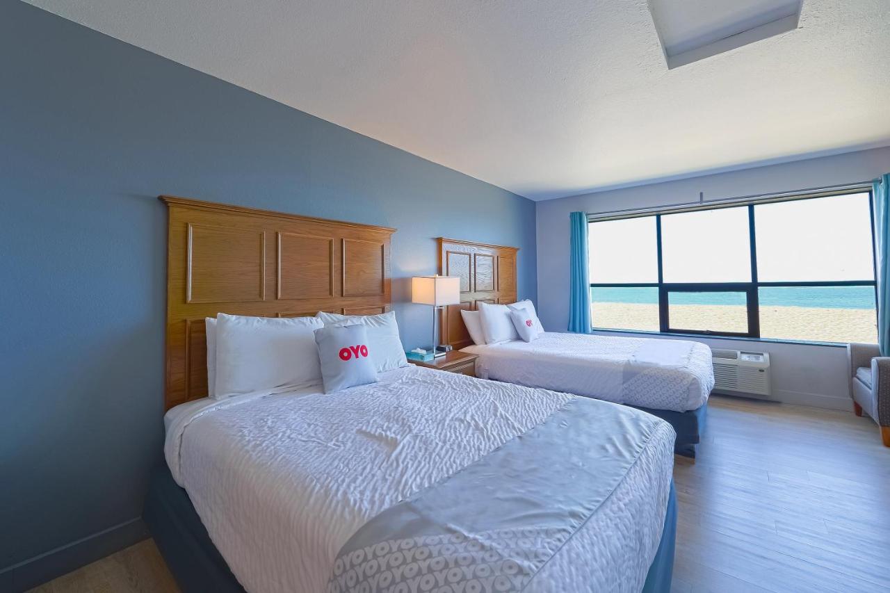 2 Queen Bed with Ocean view at Waves Hotel NYE Beach - Newport OR