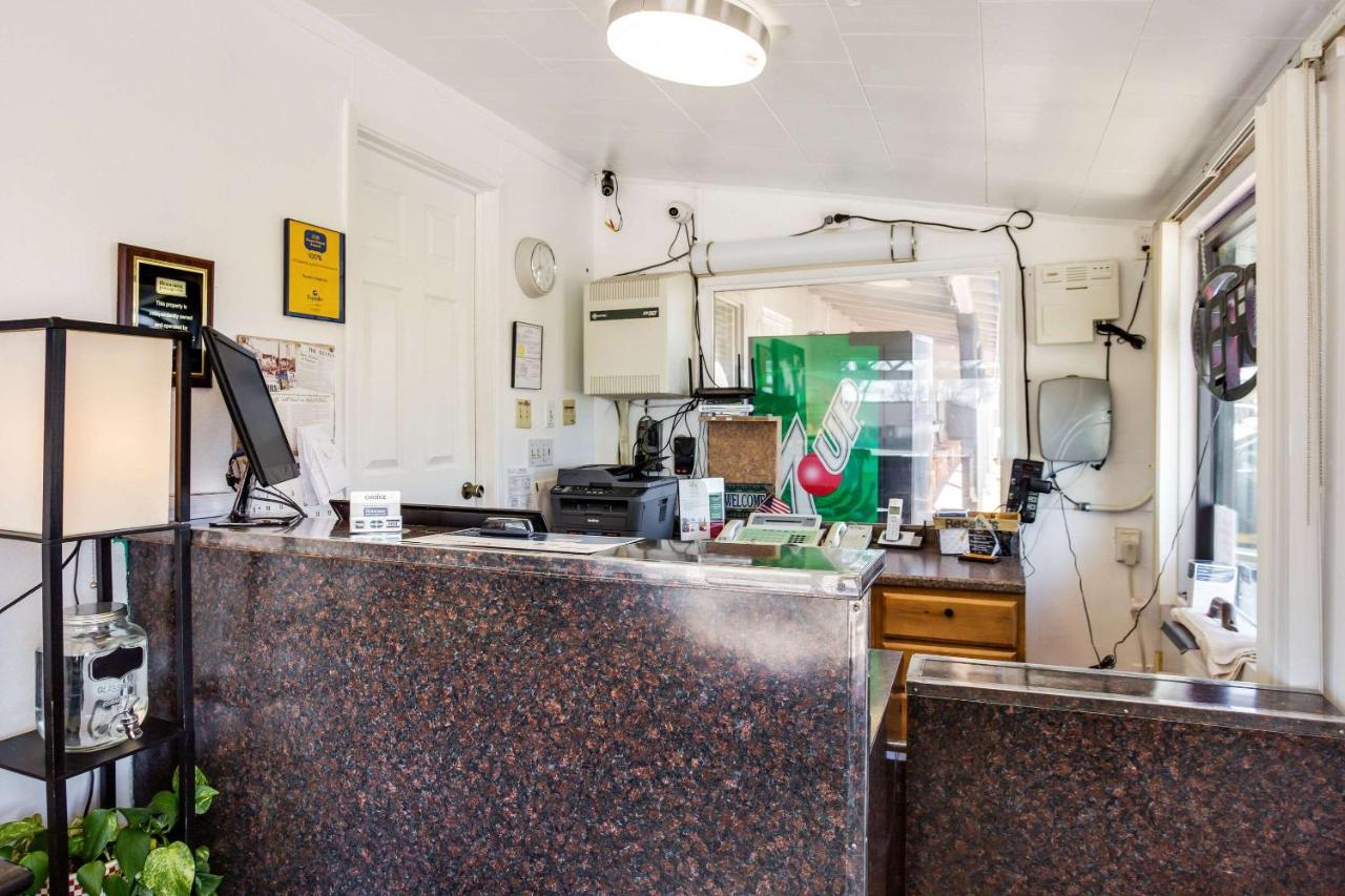 | Raton’s Peak Inn