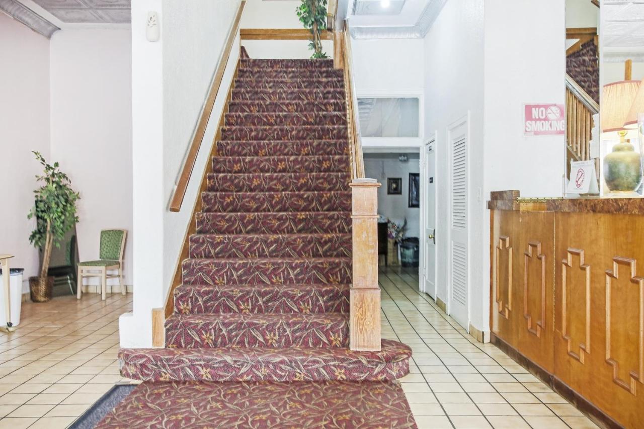 | OYO Cameron Historic Hotel Brownsville I-69E