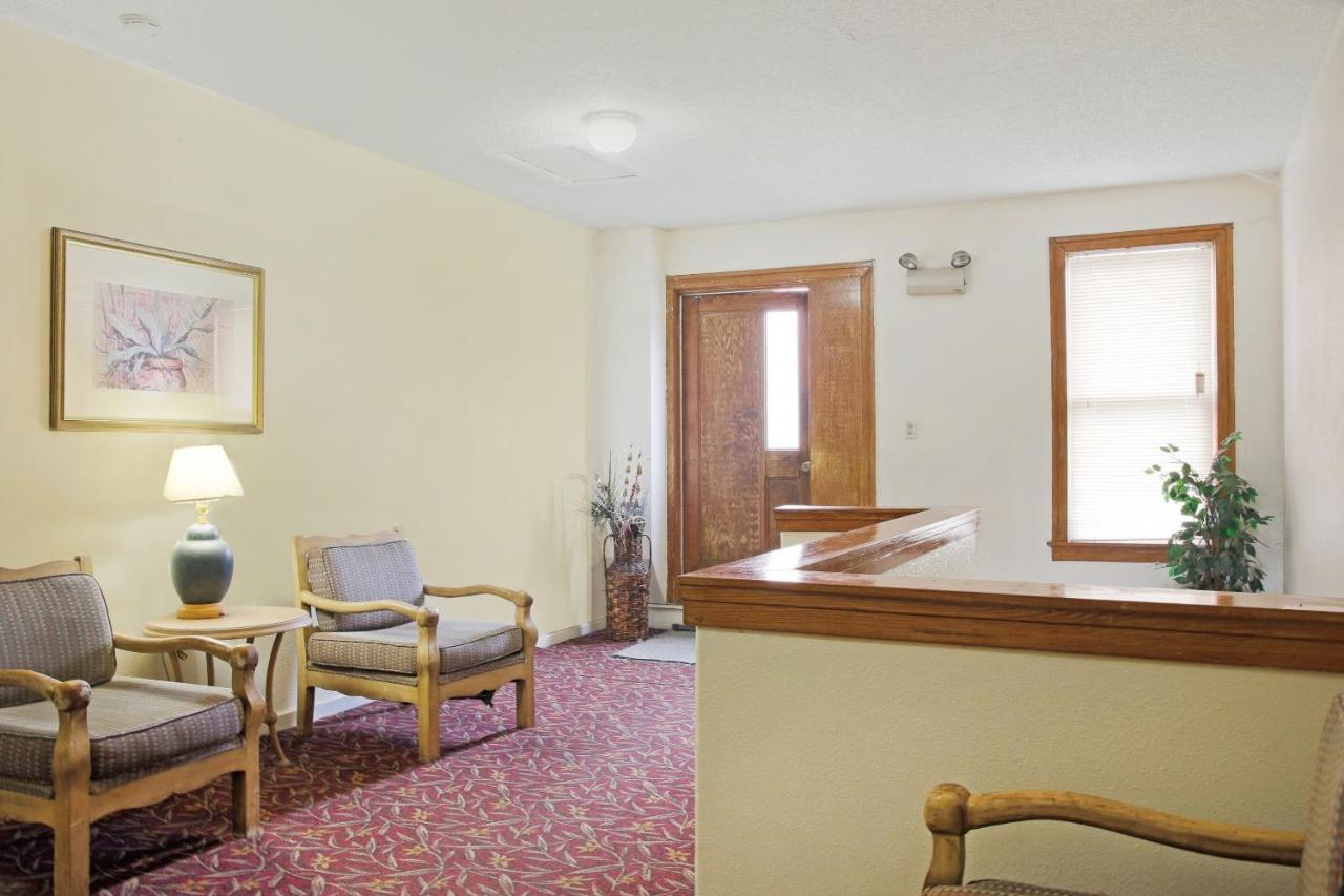 | OYO Cameron Historic Hotel Brownsville I-69E
