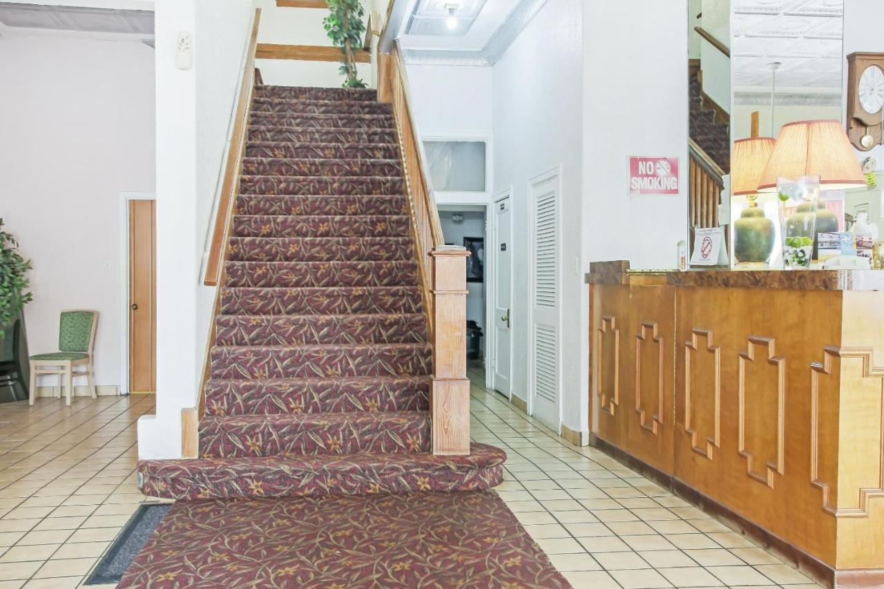 | OYO Cameron Historic Hotel Brownsville I-69E