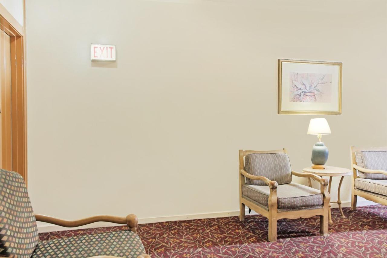 | OYO Cameron Historic Hotel Brownsville I-69E