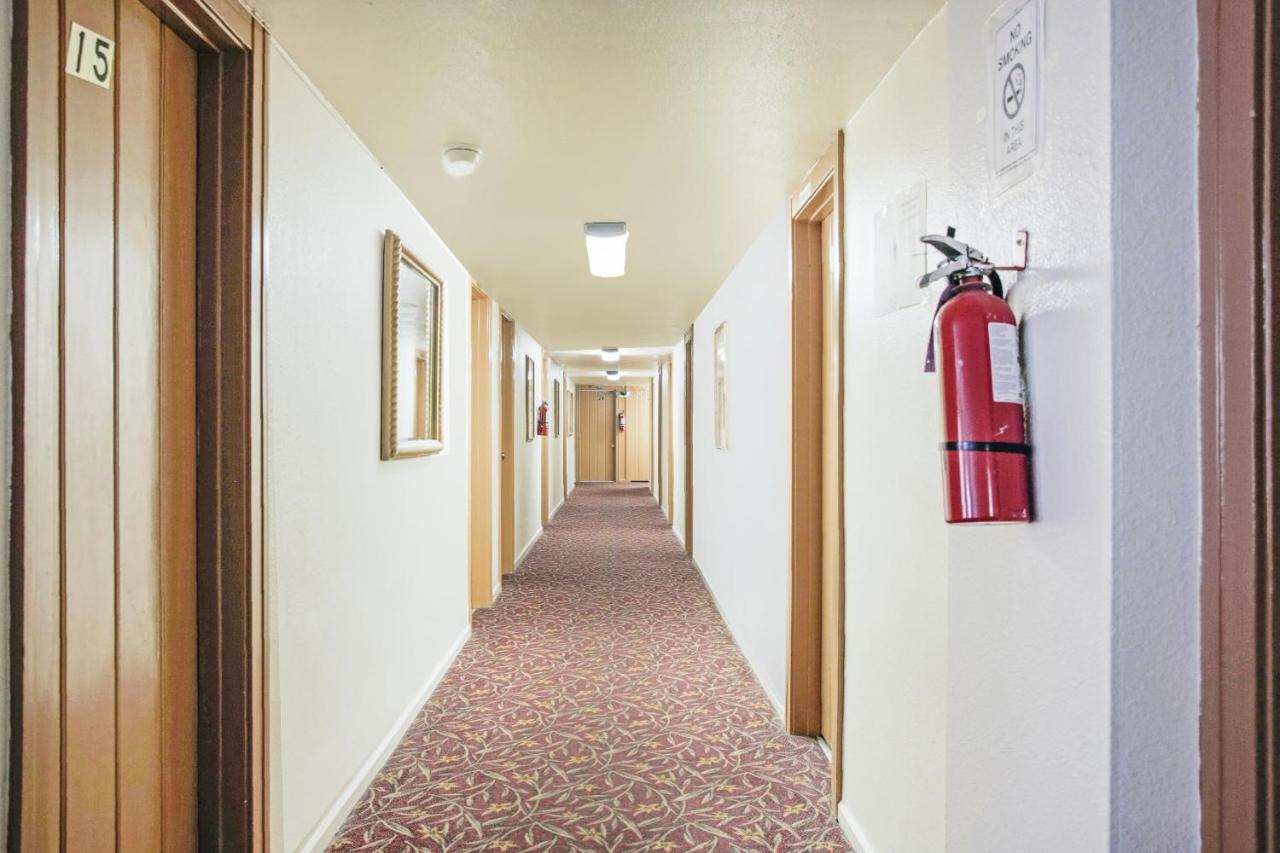 | OYO Cameron Historic Hotel Brownsville I-69E
