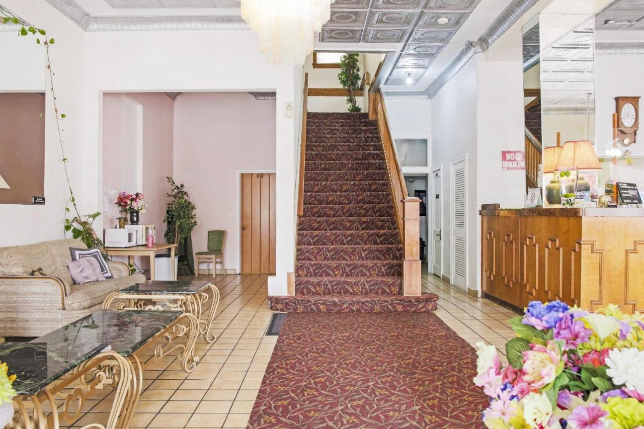 | OYO Cameron Historic Hotel Brownsville I-69E
