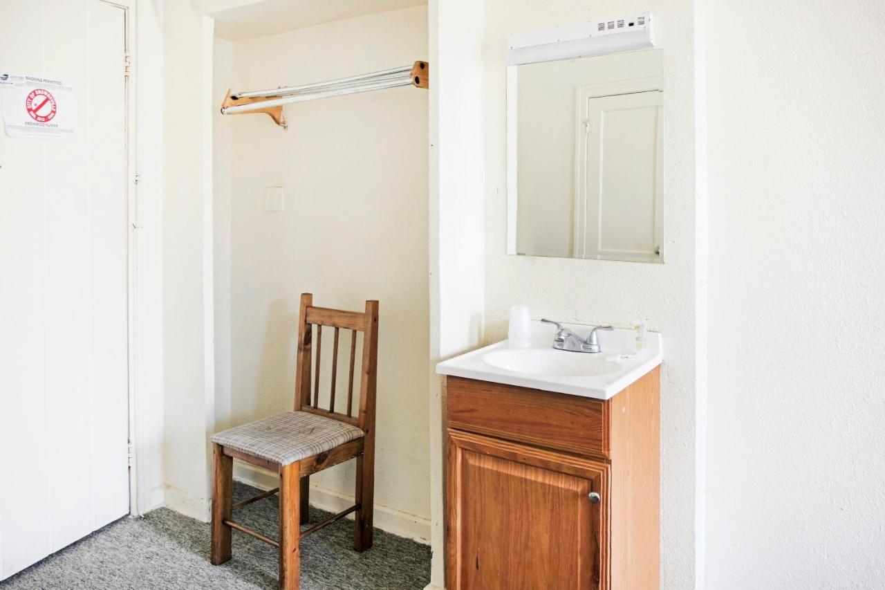 | OYO Cameron Historic Hotel Brownsville I-69E