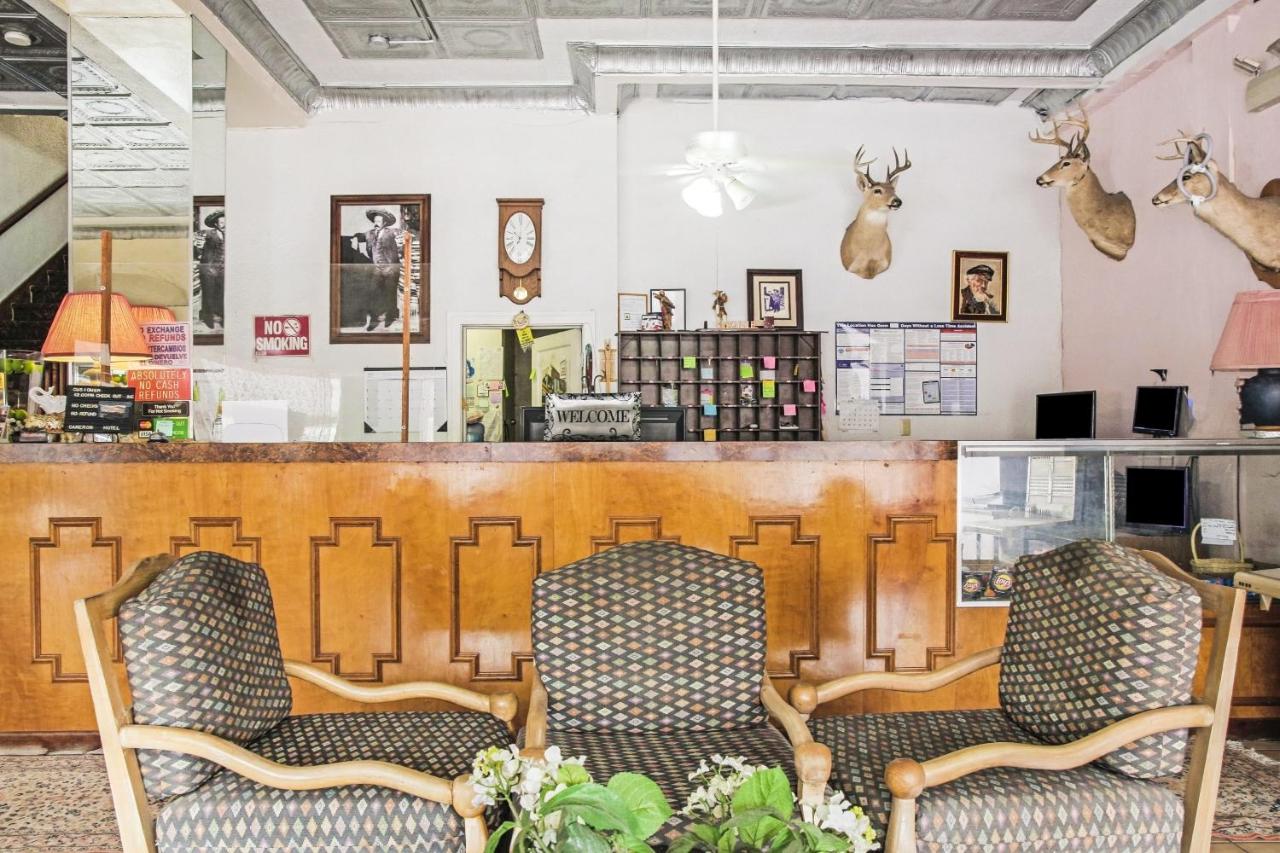 | OYO Cameron Historic Hotel Brownsville I-69E