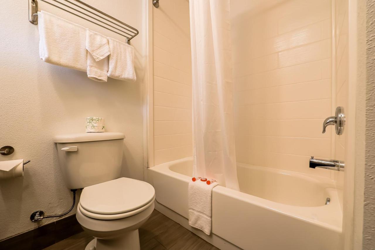 Queen Room at Newport Inn By OYO - Hwy 101