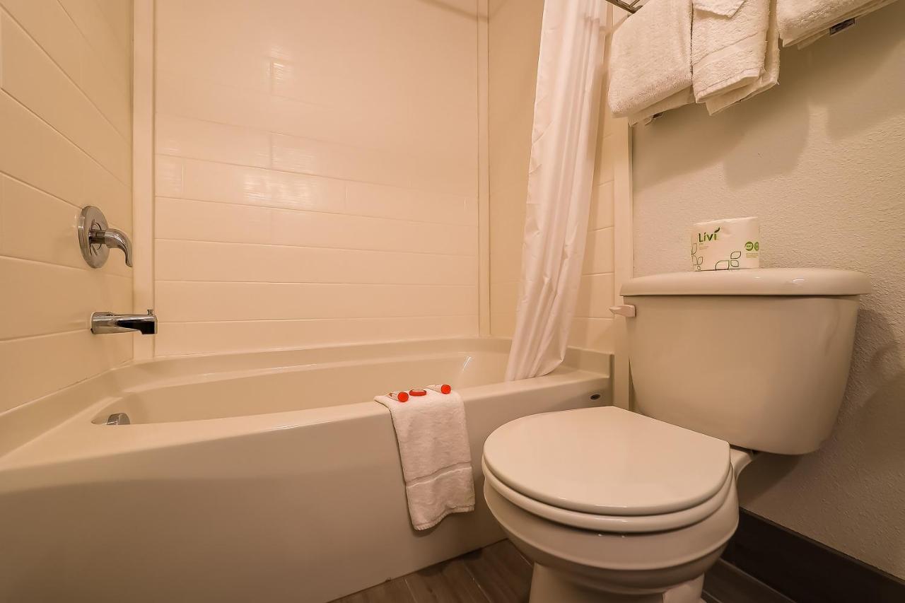 Double Room at Newport Inn By OYO - Hwy 101