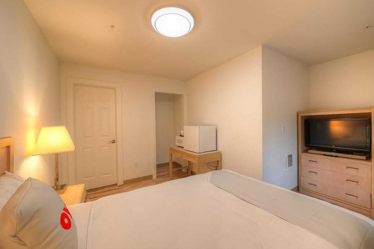 Double Room at Newport Inn By OYO - Hwy 101
