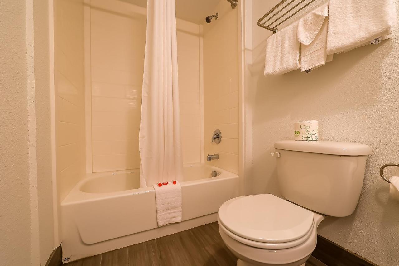 Queen Room with Two Queen Beds at Newport Inn By OYO - Hwy 101