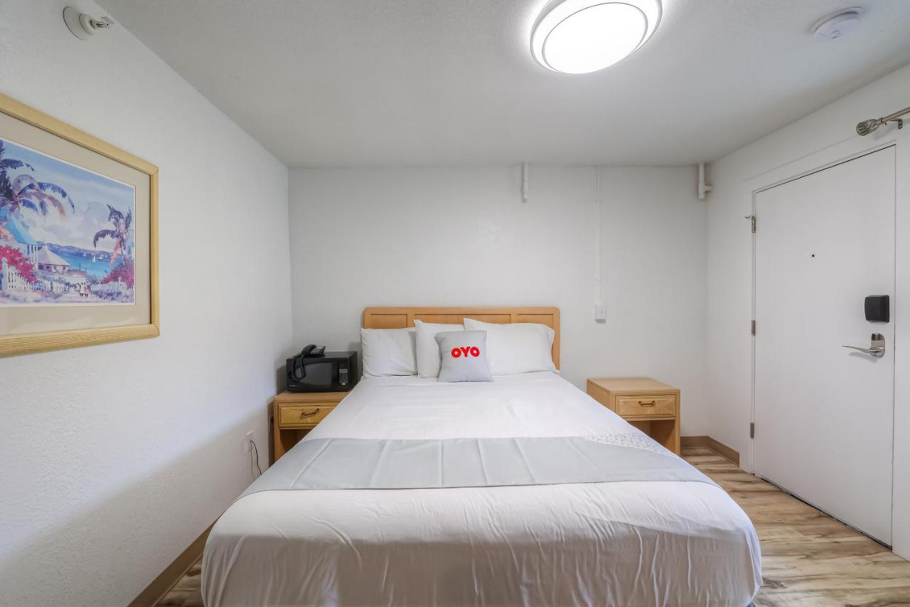 Queen Room at Newport Inn By OYO - Hwy 101