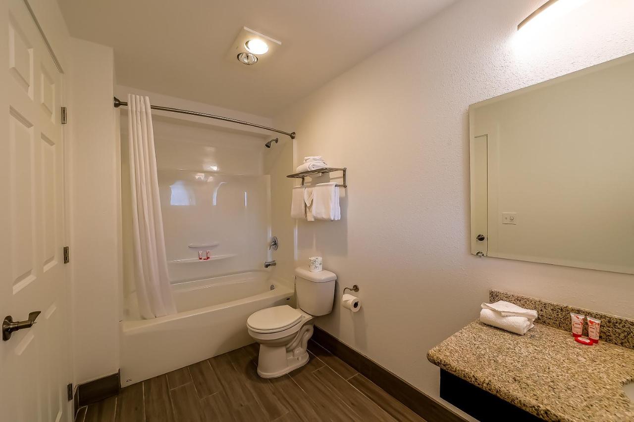 Double Room with Two Double Beds at Newport Inn By OYO - Hwy 101