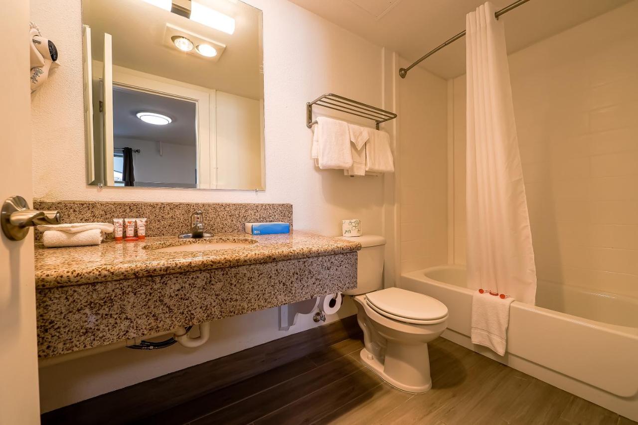King Room at Newport Inn By OYO - Hwy 101